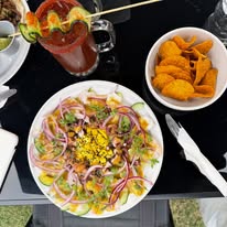 Ensalada y botanas