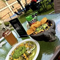 Tostitos preparados y tacos en D' Luxe